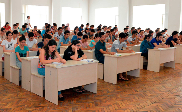 Oxumuram, əl çəkin...